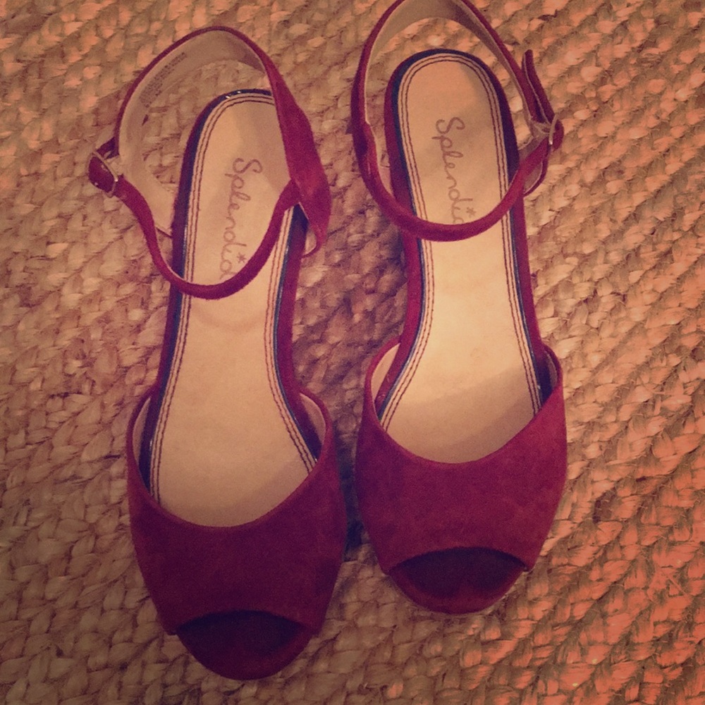 Splendid maroon velvet open toed wedges!